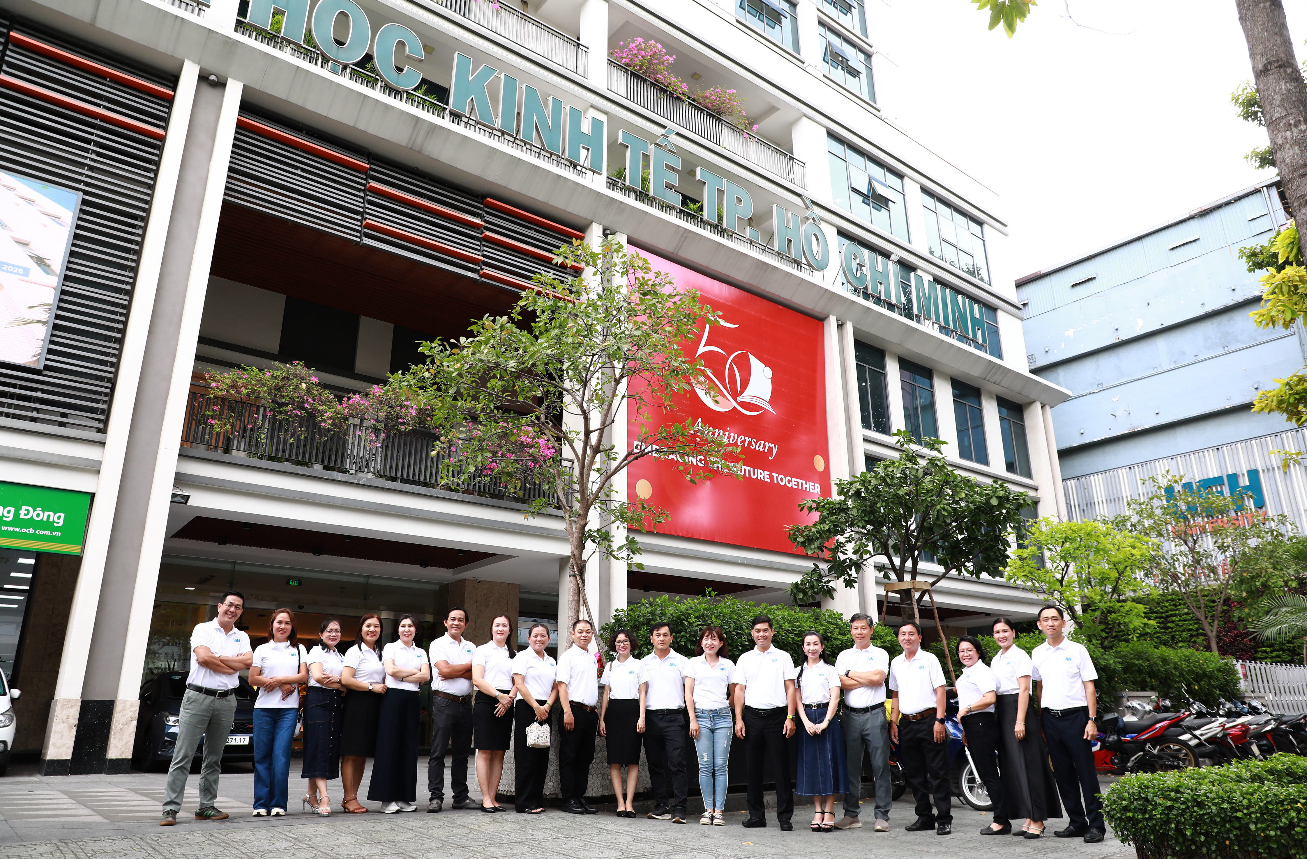 [UEH Alumni Reunion] Kỷ niệm 25 năm ngày gặp lại của cựu sinh viên Lớp Kế toán - Kiểm toán 6 Khóa 23 (2001 - 2026) cùng trở về UEH lưu giữ những khoảnh khắc thanh xuân 