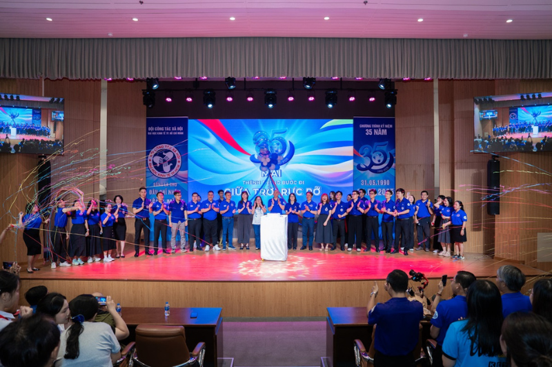 Kỷ niệm 35 năm thành lập đội – hành trình đáng tự hào của “Sống là cho, đâu chỉ nhận riêng mình”