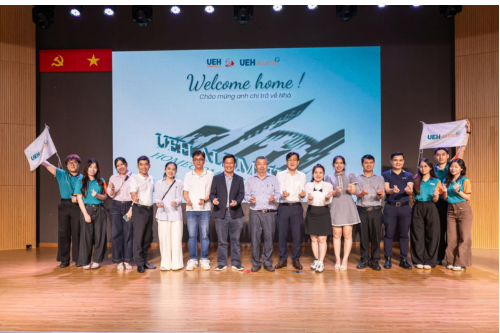[Photo Story | UEH Alumni Gratitude Campus Tour 2026] Cựu sinh viên Khoa Ngân hàng trở về UEH